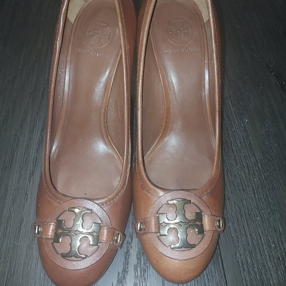 Tory Burch Brown Leather Logo Detail Round Toe Pumps, women's size 11